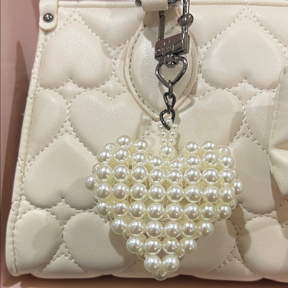 Betsey Johnson | “XO Roxie” w/ Crossbody & 2 Bag Charms (includes gift box) - Picture 5 of 12